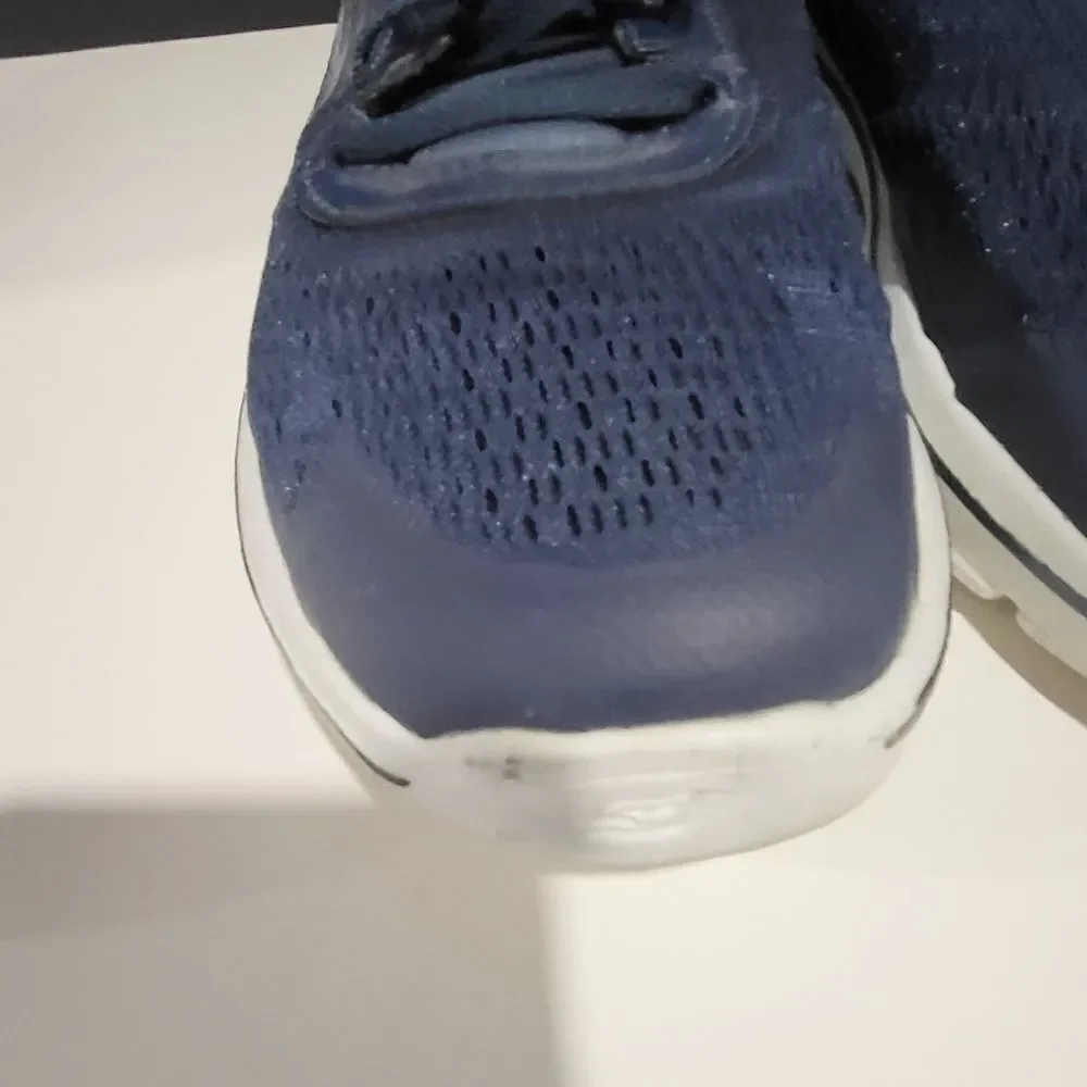 Skechers men lightweight